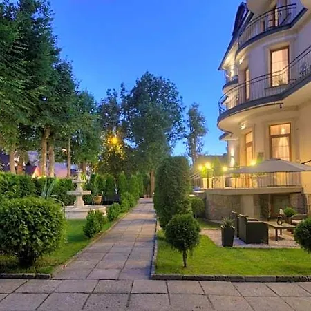 Roztoka Bed & Breakfast 3*